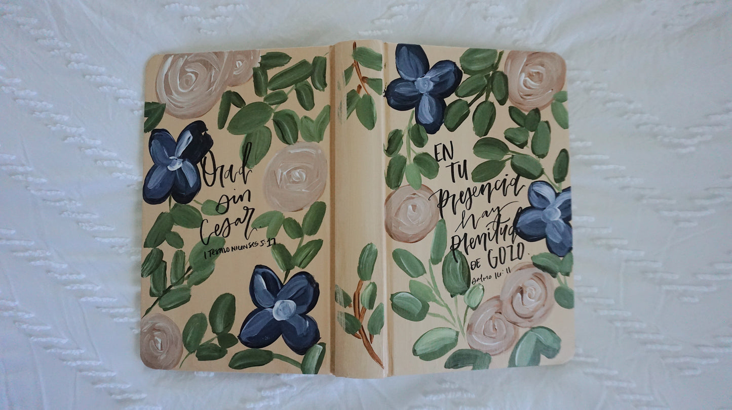 FINAL SALE AS IS - En Tu Presencia Hay Plenitud de Gozo (Salmo 16:11) - Hand Painted Spanish Bible - Large Print