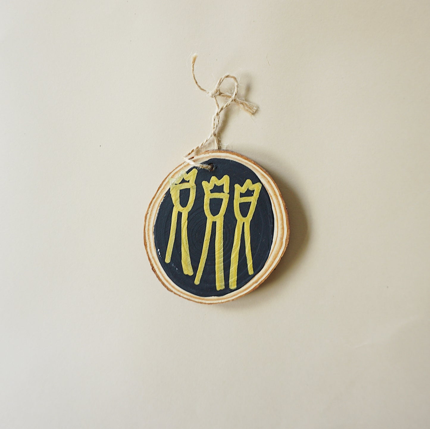 Tres Reyes Magos (Gold on Black) - Round Wood Christmas Ornament