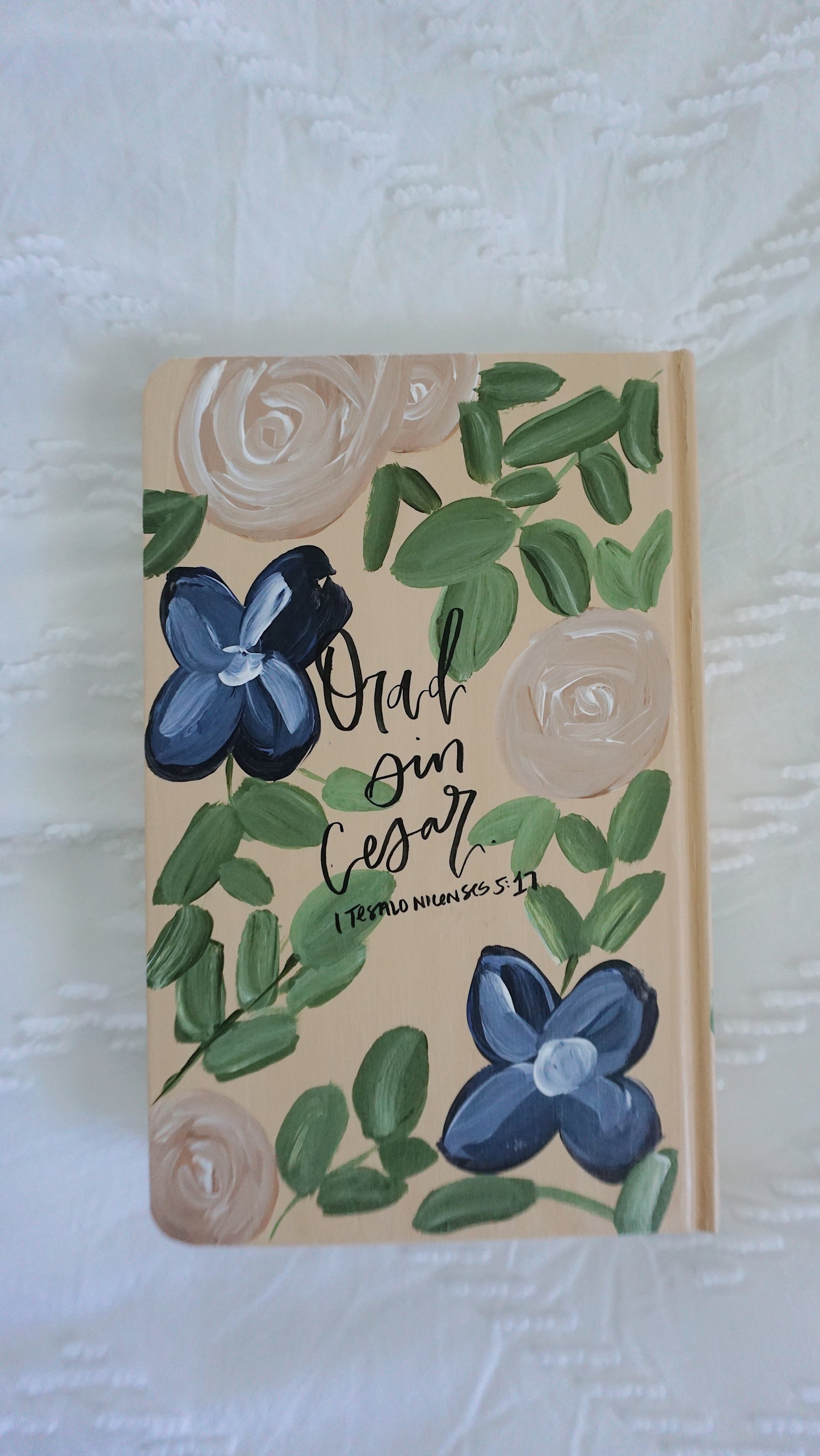 FINAL SALE AS IS - En Tu Presencia Hay Plenitud de Gozo (Salmo 16:11) - Hand Painted Spanish Bible - Large Print