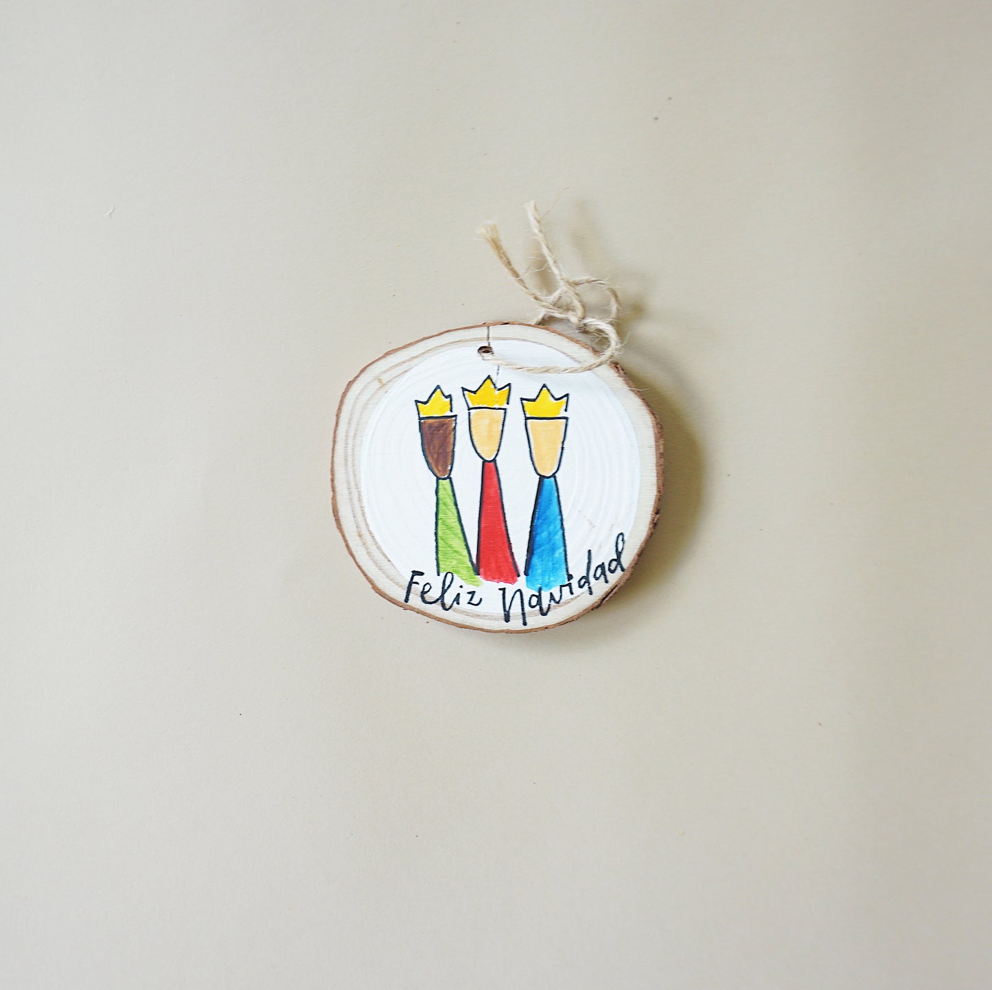 Tres Reyes Magos + Feliz Navidad (White Background) - Round Wood Christmas Ornament