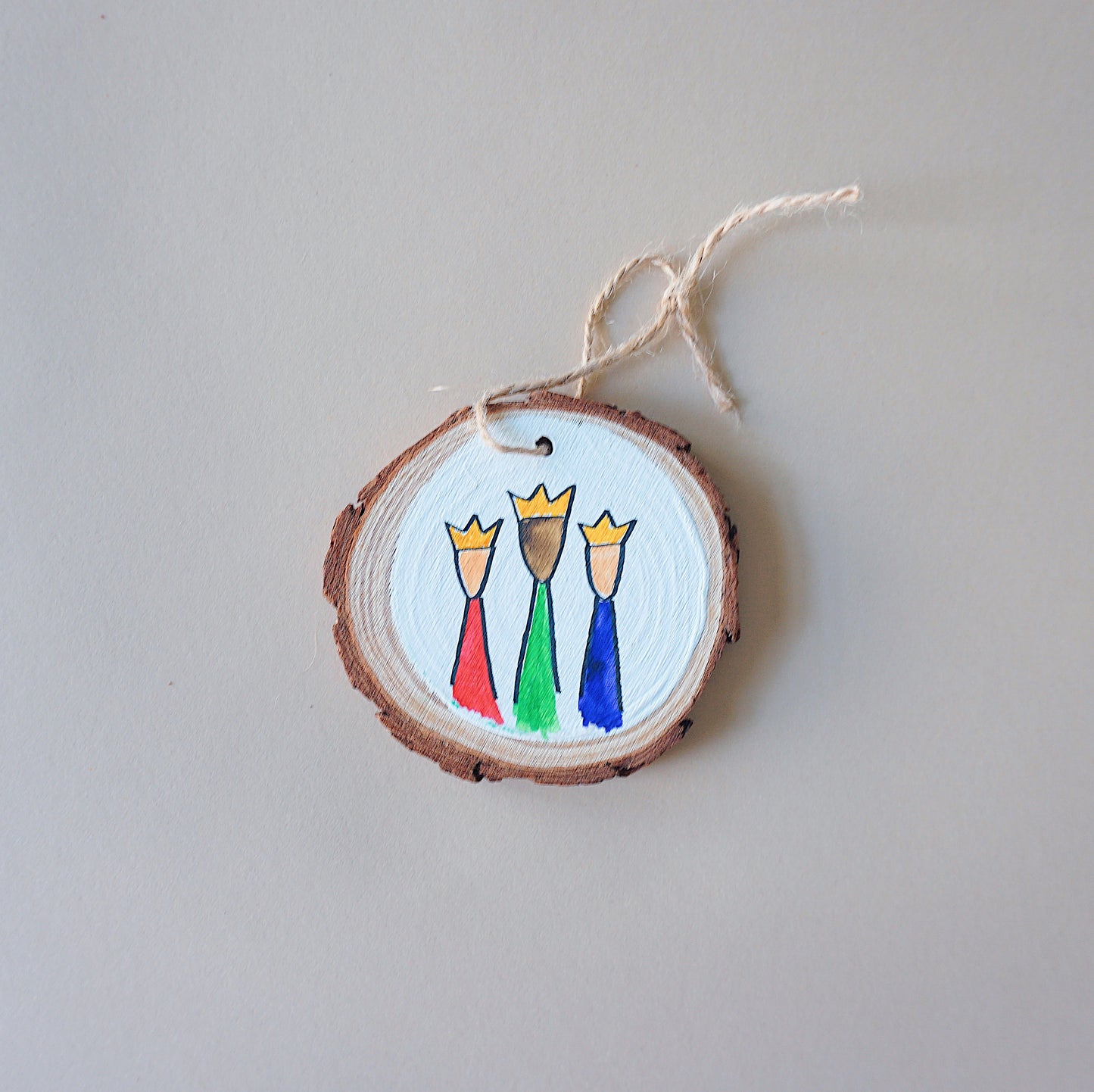 Tres Reyes Magos (White Background) - Round Wood Christmas Ornament