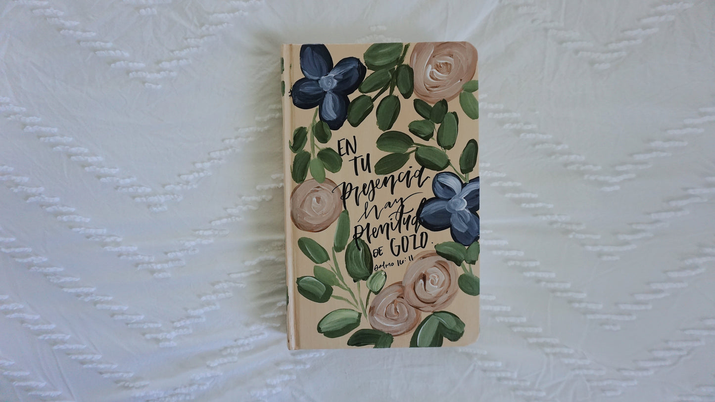 FINAL SALE AS IS - En Tu Presencia Hay Plenitud de Gozo (Salmo 16:11) - Hand Painted Spanish Bible - Large Print
