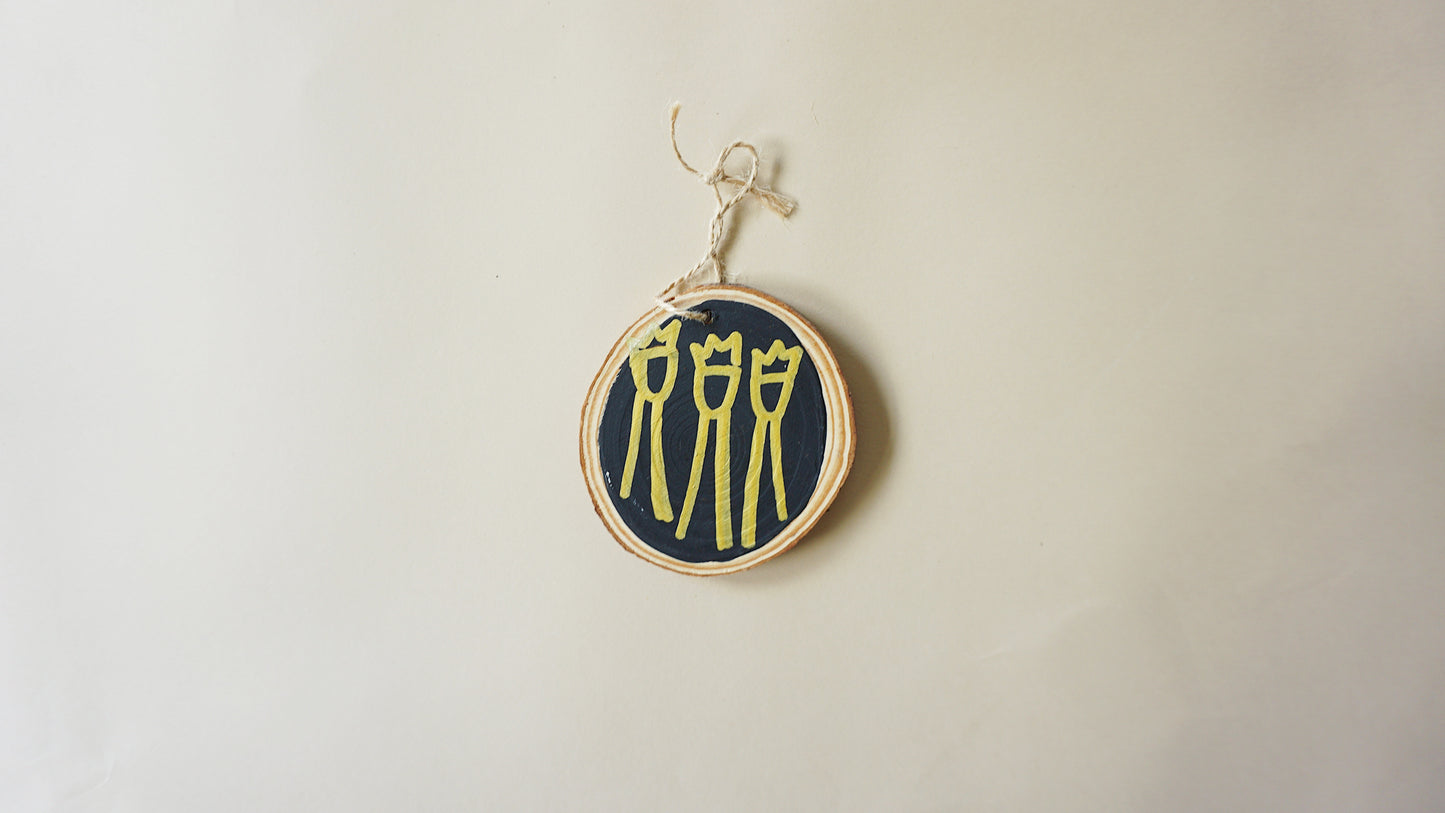 Tres Reyes Magos (Gold on Black) - Round Wood Christmas Ornament
