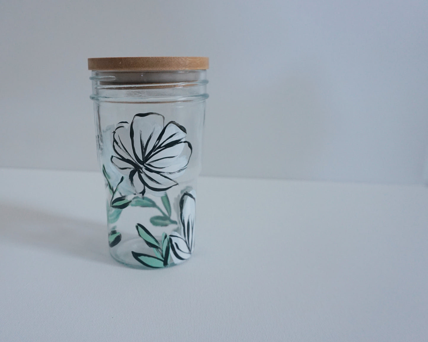 Hand Painted Glass Tumbler with Bamboo Lid and Glass Straw - White Comic Flower