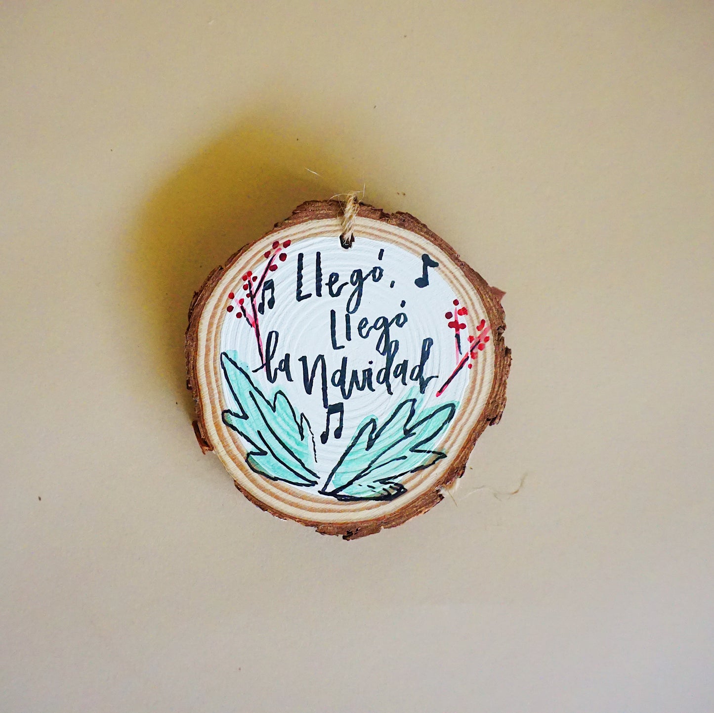 Llegó, Legó la Navidad - Round Wood Christmas Ornament