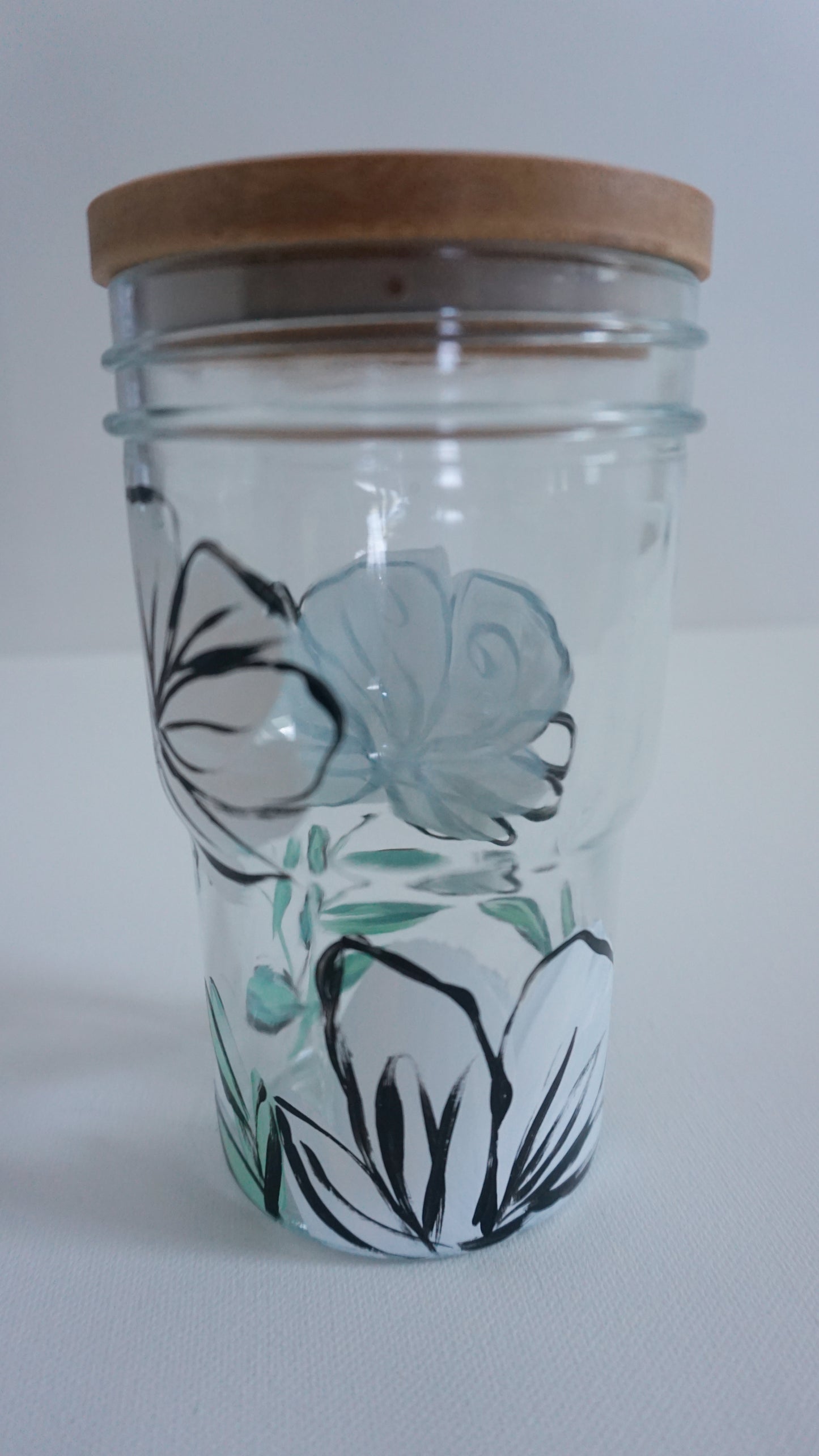 Hand Painted Glass Tumbler with Bamboo Lid and Glass Straw - White Comic Flower