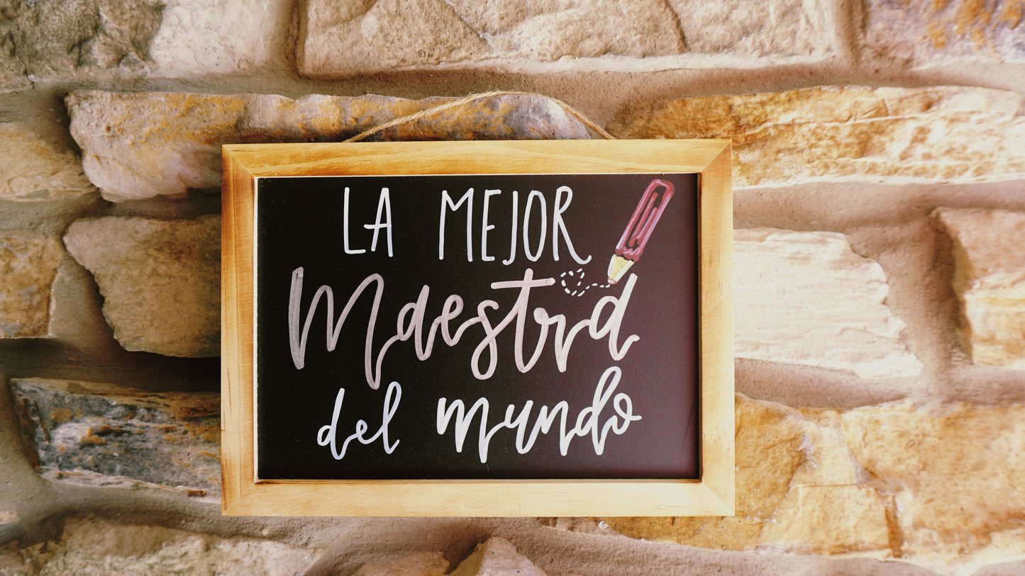 La Mejor Maestra del Mundo - Hanging Chalkboard Sign