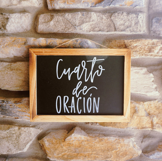 Cuarto de Oración - Handing Chalkboard Sign