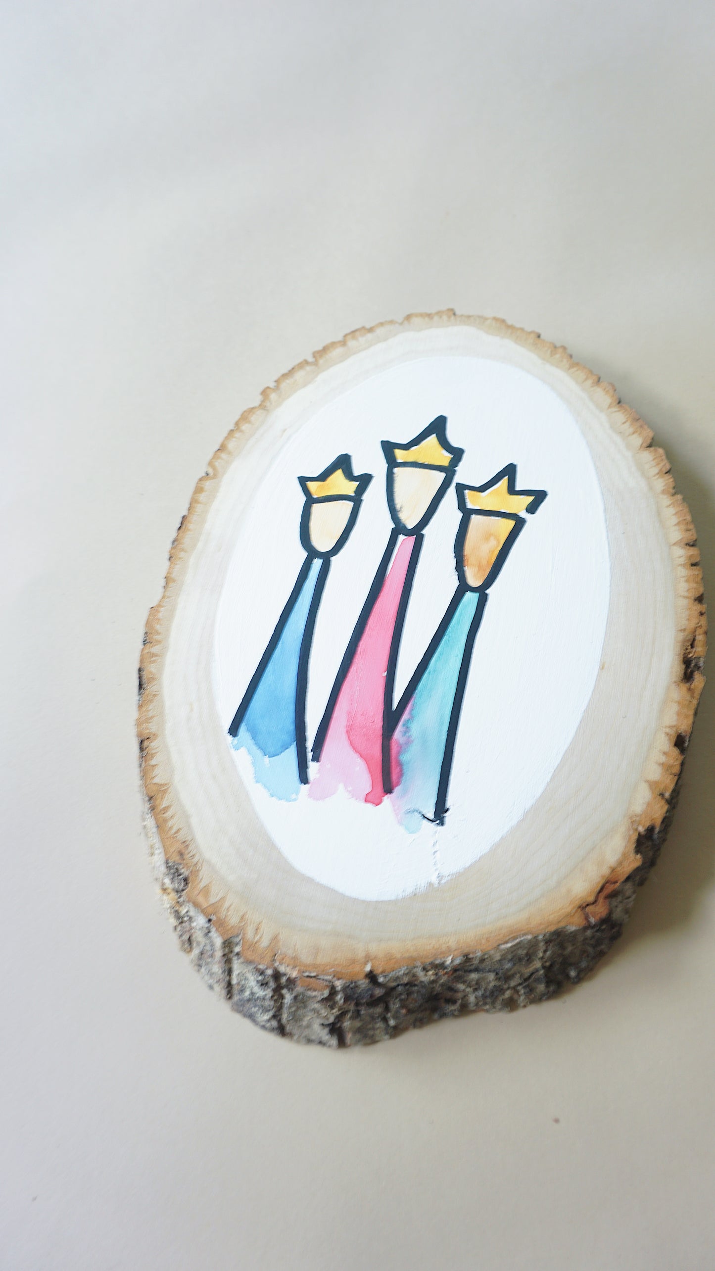 Tres Reyes - Basswood Country Round Plaque Wall Decor