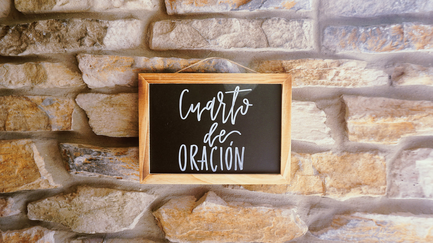 Cuarto de Oración - Handing Chalkboard Sign