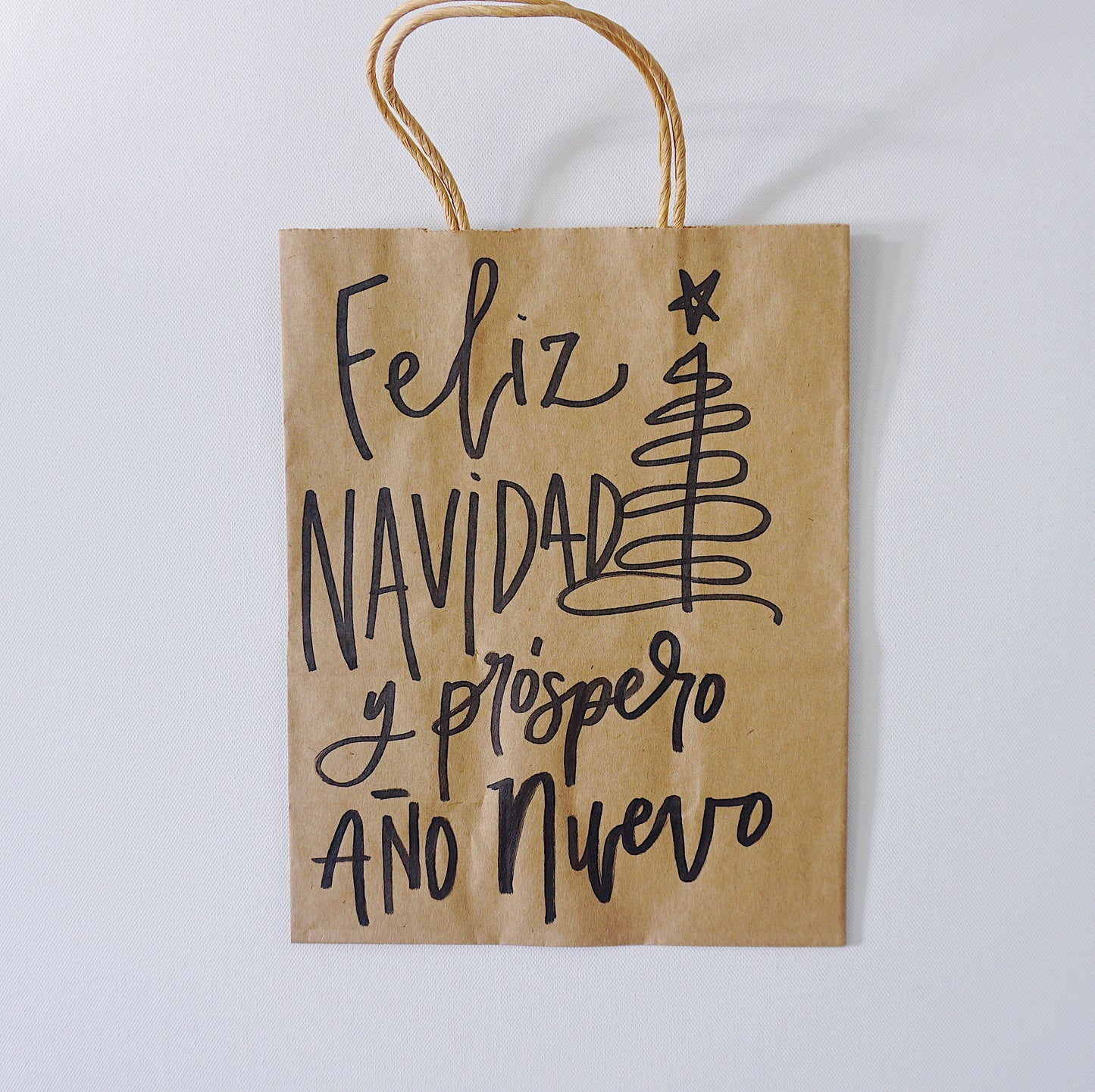 Feliz Navidad y Prospero Año Nuevo - Brown Paper Bag